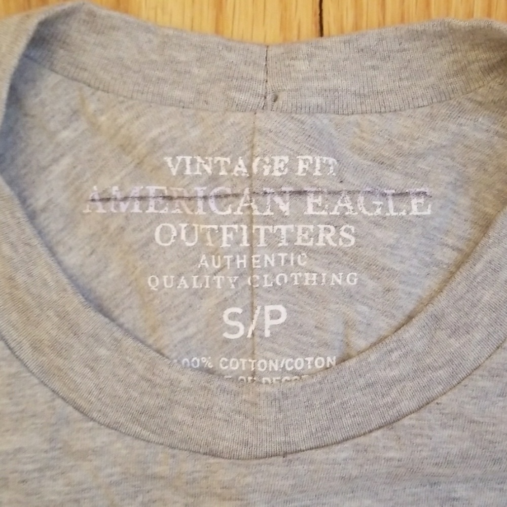 NWOT American Eagle T-Shirt - Picture 2 of 3